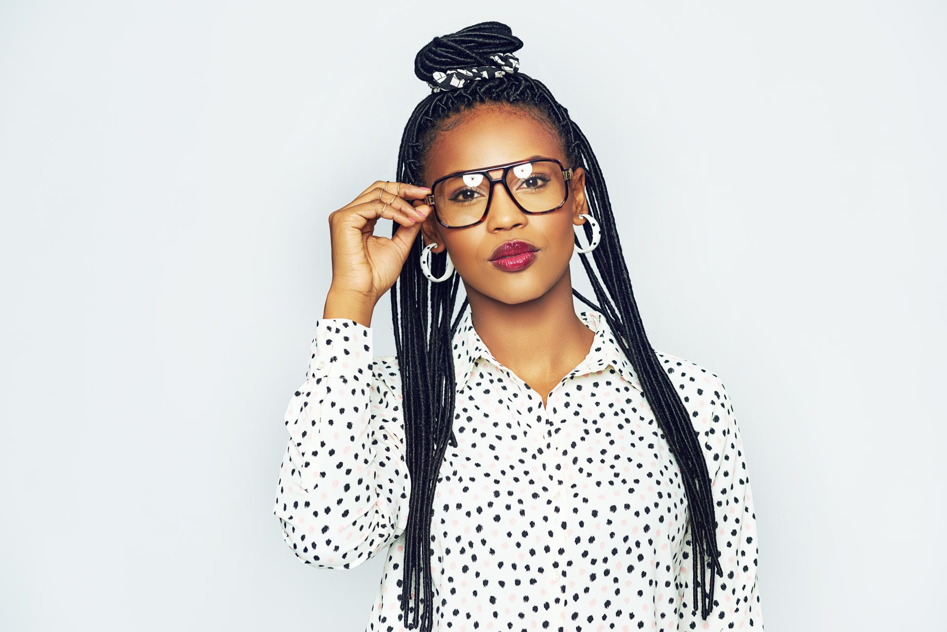 fashionable-black-woman-wearing-glasses-48B69MS.jpg
